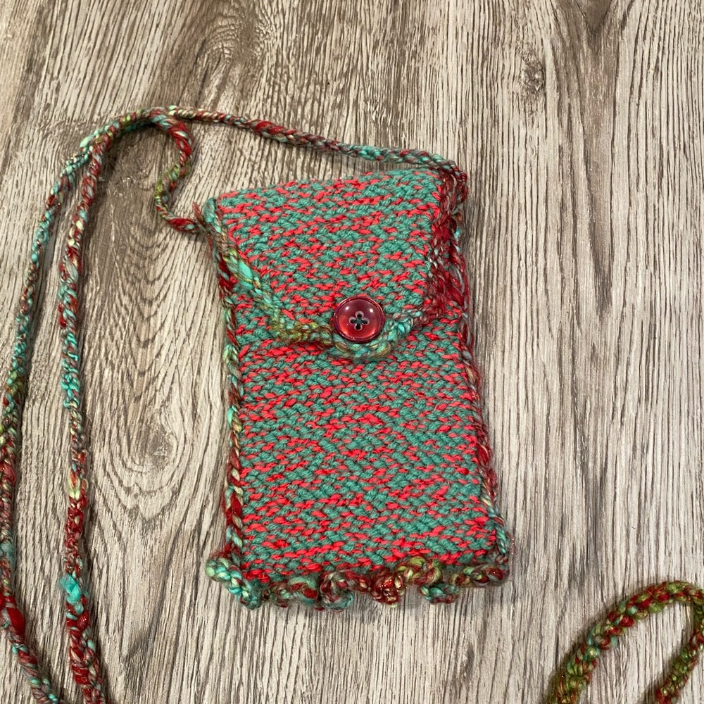 Red & Green Device Phone Bag Small Hip Purse Travel Pouch Handmade Crochet - Picture 3 of 4